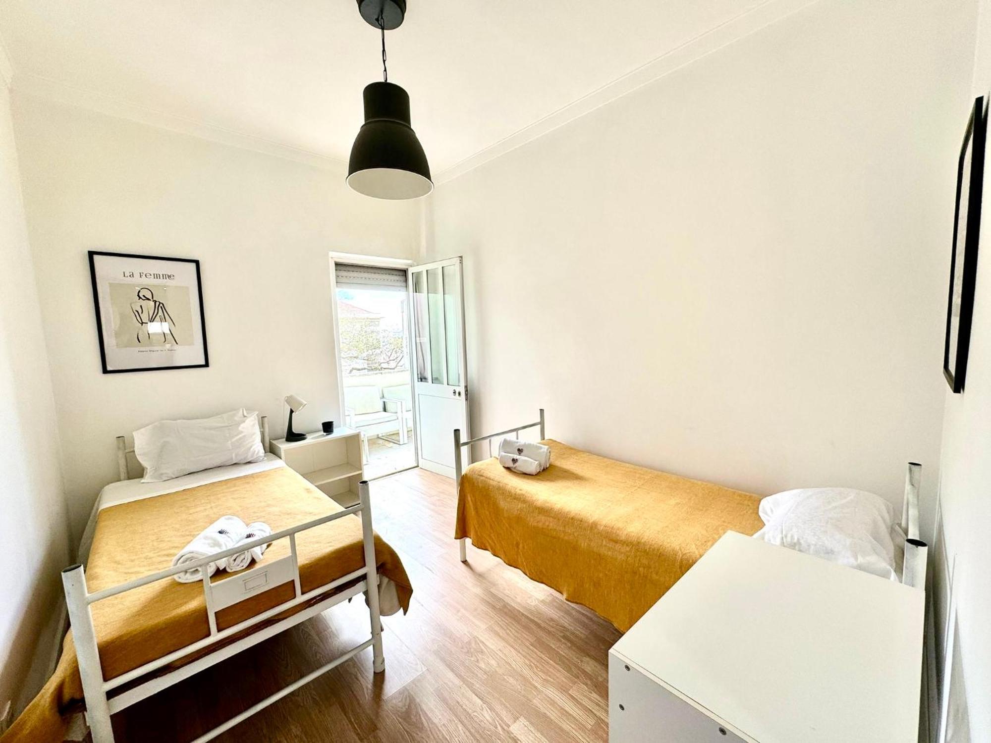 Almada Big Flat Next To Lisbon And Caparica Beach 外观 照片