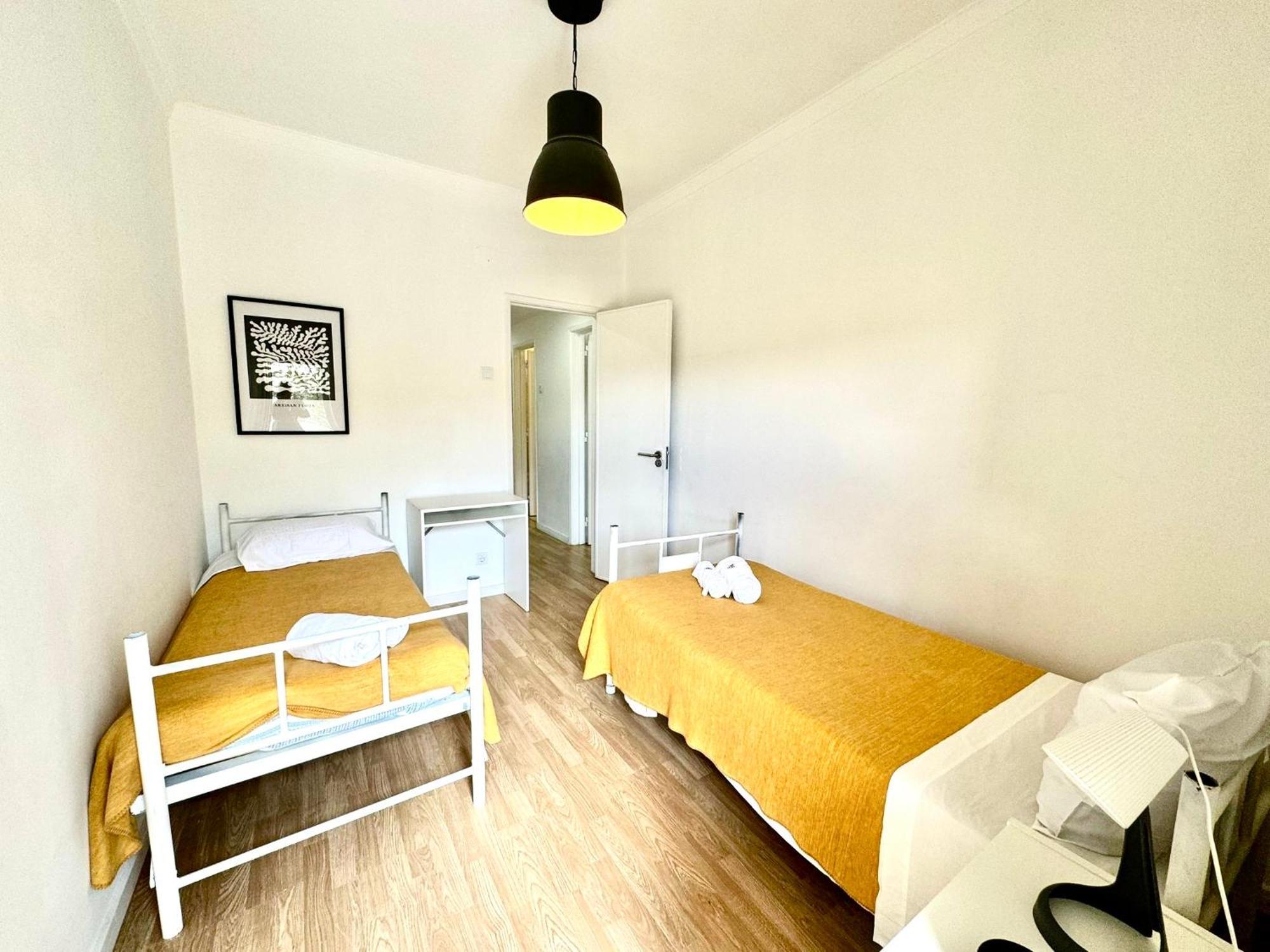 Almada Big Flat Next To Lisbon And Caparica Beach 外观 照片