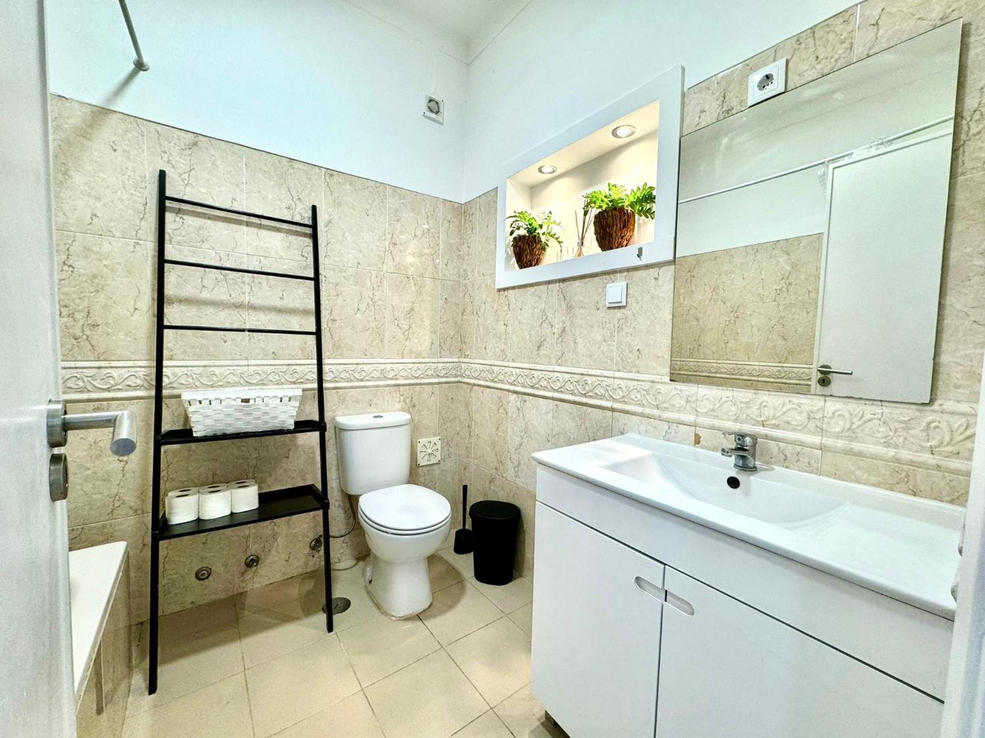 Almada Big Flat Next To Lisbon And Caparica Beach 外观 照片